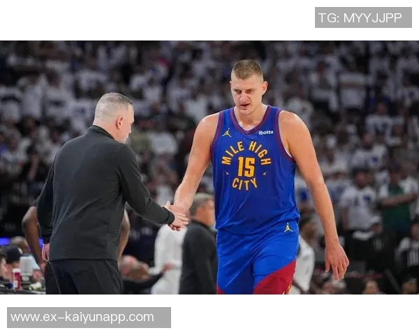 约基奇化身魔术师亚历山大与杨在费城的精彩对决