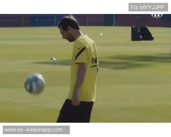 梅西现身埃尔切主场训练引发热潮社交媒体连发16条动态庆祝 梅西现身埃尔切主场训练引发热潮社交媒体连发16条动态庆祝