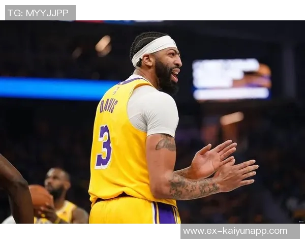 浓眉再遇伤病困扰首节小腿受伤退赛仅得4分4板表现受限 浓眉再遇伤病困扰首节小腿受伤退赛仅得4分4板表现受限