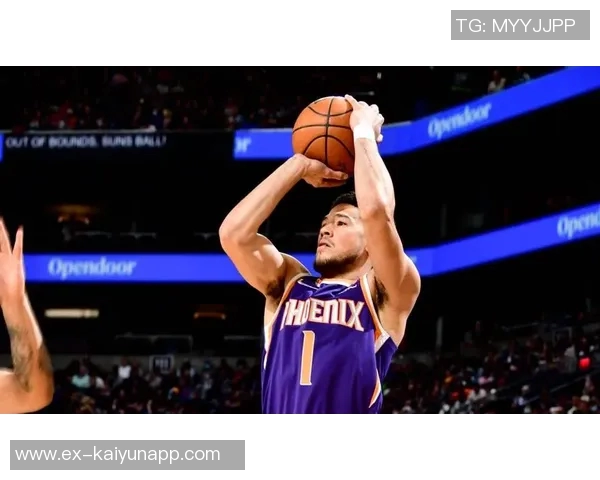 布克单骑难救主全场最高32分难阻对手逆袭第三节独得19分表现耀眼 布克单骑难救主全场最高32分难阻对手逆袭第三节独得19分表现耀眼