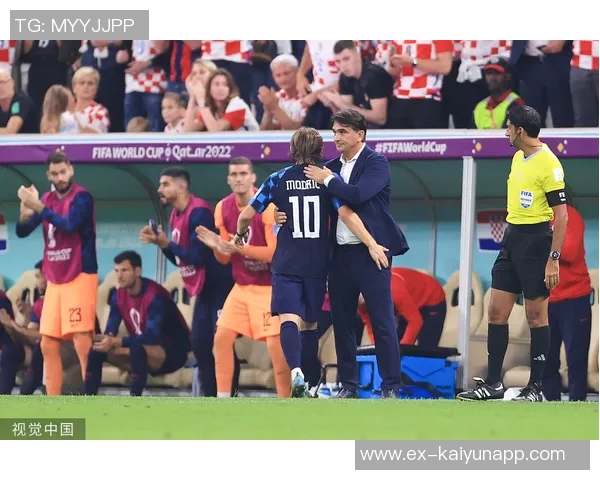 亚沙里赞美莫德里奇：与传奇球员同场竞技的珍贵体验