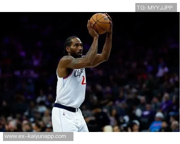 伦纳德高效表现助力球队胜利18投9中斩获21分7篮板4助攻1盖帽 伦纳德高效表现助力球队胜利18投9中斩获21分7篮板4助攻1盖帽